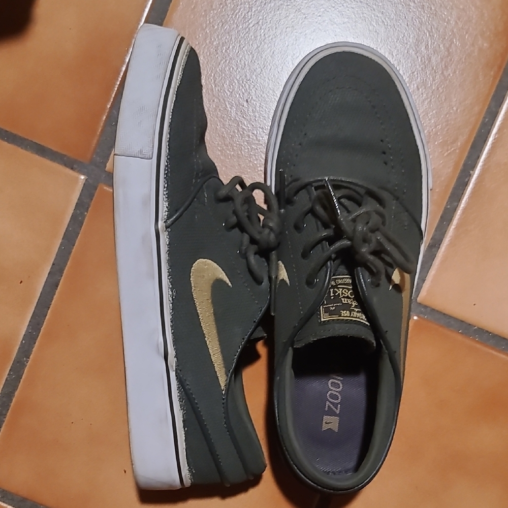Nike Dark Gray and Gold Casual Shoes